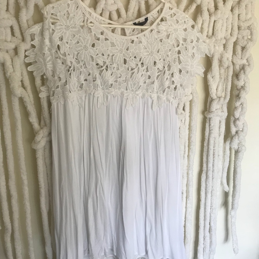 White laced floral top/dress